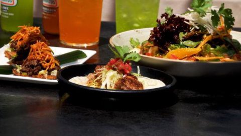 Hispanic Mechanic - Click Find 0