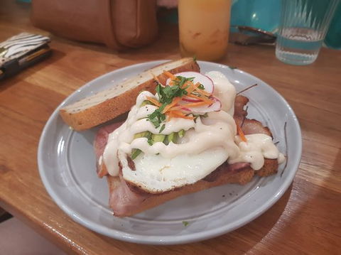 Stranded Deli Cafe - Click Find 0