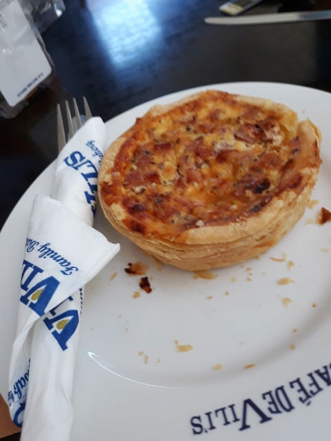 Vili's Cafe- 24 Hours - Bridge Guide 3