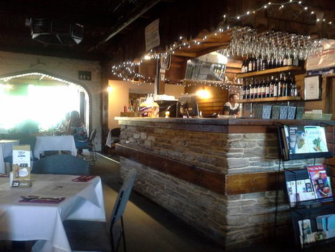 Old Bush Inn - Lawyer Find 0