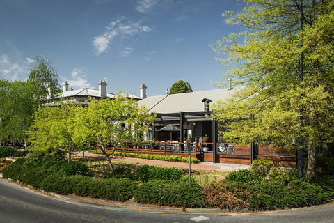 The Stirling Hotel Food - Lawyer Find 0