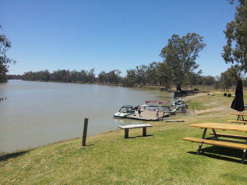 Caudo Vineyard - Bet 4u 0