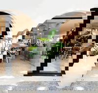 Jo-Jo's Restaurant  Bar - Click Find