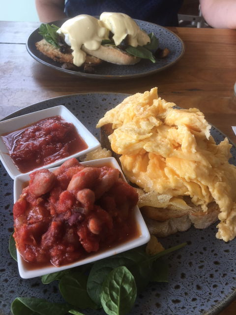 Little Sista Cafe - Click Find 5