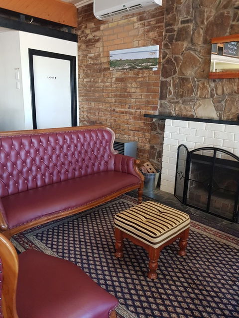 Meningie Hotel Bistro - Click Find 2