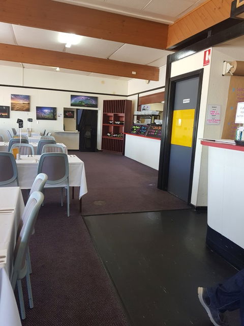 Meningie Hotel Bistro - Click Find 5