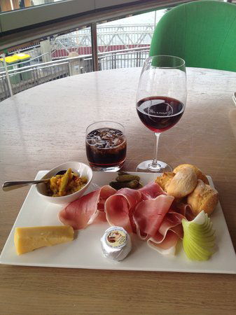 Mr & Mrs G Riverbar - Click Find 0