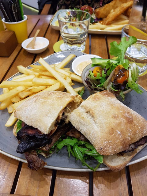 Olio Cafe & Bar - Click Find 2
