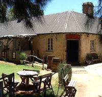 Overland Corner Hotel - Click Find