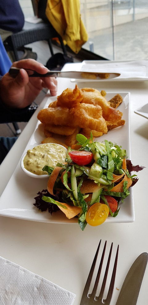 Paulett Wines & Bush DeVine Cafe - Click Find 1
