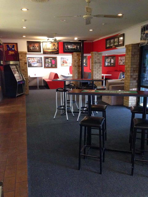 The Back Page Sports Bar & Grill - Click Find 0