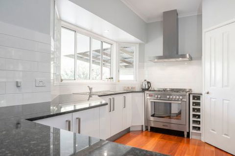 Coast & Country Kitchens & Bathrooms - Lavinia 3
