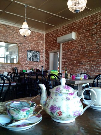 Stefani's On Latrobe - Click Find 0