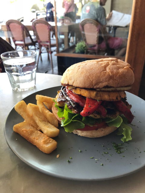 Stefani's On Latrobe - Click Find 2