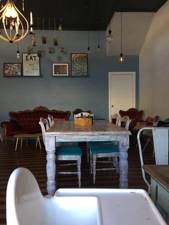 Woodbox Cafe - Click Find 0