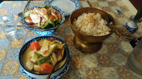 Hot Basil Thai Cottage Restaurant - Bet 4u 0