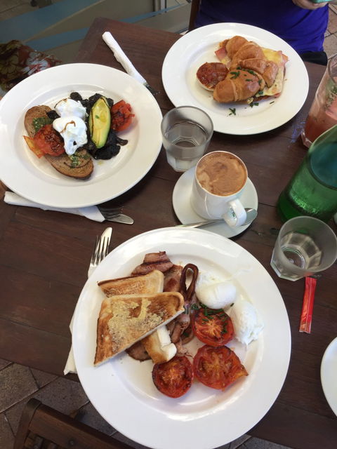 Moondoggy's Cafe Bar - Click Find 5