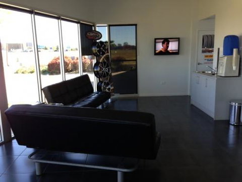 Peter Walton Tyre & Batteries - Bet 4u 1