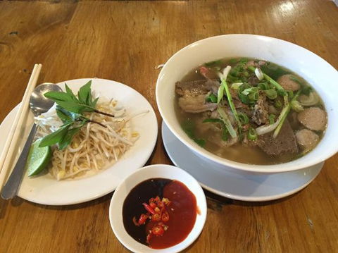 Lan's Vietnamese Restaurant - Click Find 0