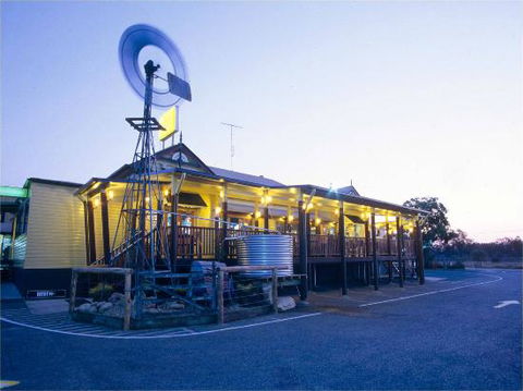 Porters Plainland Hotel - Click Find 0