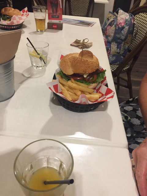 Rainbow Beach Hotel - Click Find 6