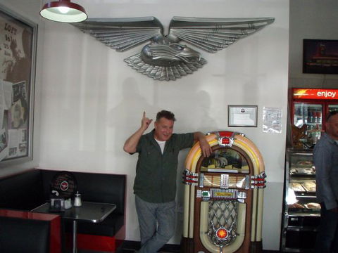 Retro Style Dinning - Click Find 0