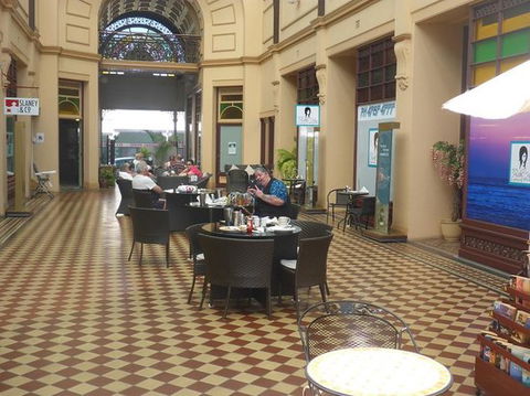Stock Exchange Cafe - Click Find 0