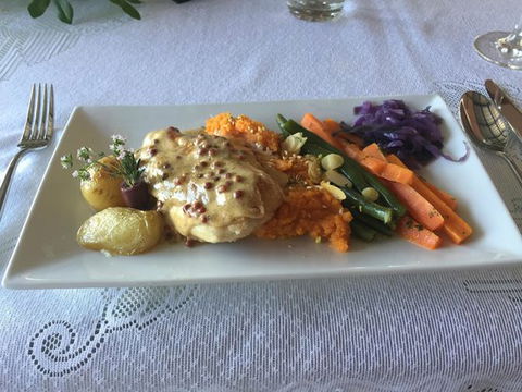 Louise's Tables Restaurant - Click Find 0
