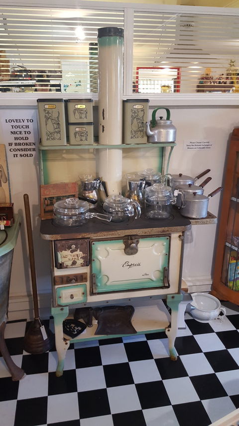 Mjs Retro & Vintage Wares - DBD 4