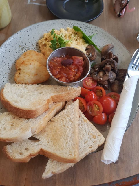 Oodies Cafe - Click Find 4