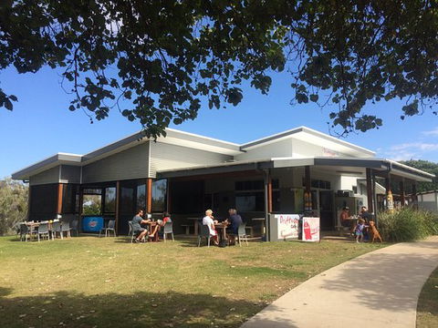 Driftwood Cafe And Kiosk - Click Find 0
