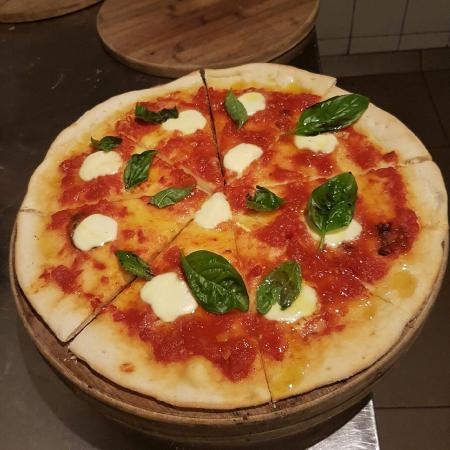 Flutterbucks Pizzeria - Click Find 0