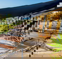 Hay Point Hotel Motel - Click Find