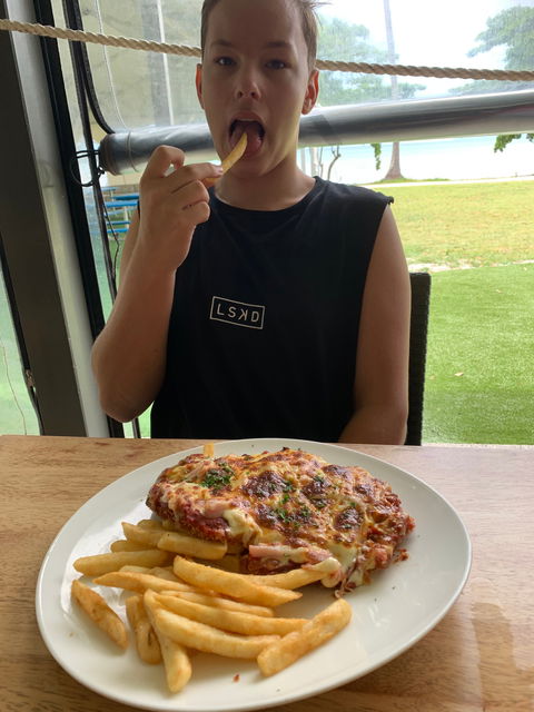 King Reef Hotel Restaurant - Click Find 4