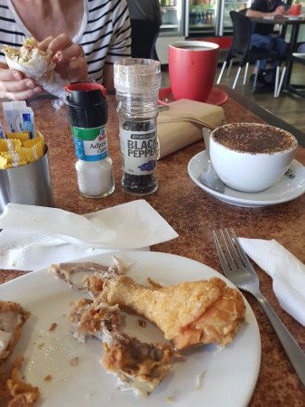 La Famille Cafe & Bakery - Click Find 0