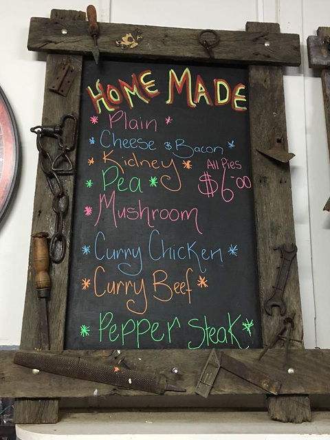 Mount Larcom Cafe - Bet 4u 2