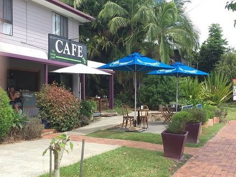 The Lounge Lizard Cafe - Click Find 0