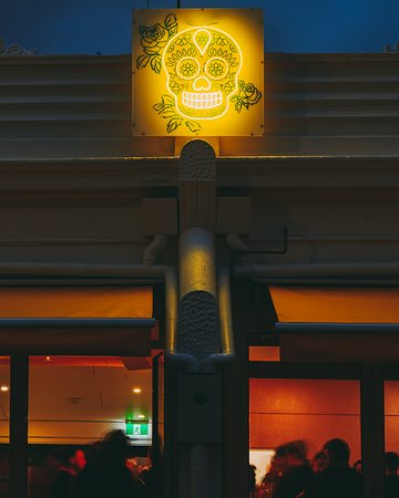 South Of The Wall - Click Find 0