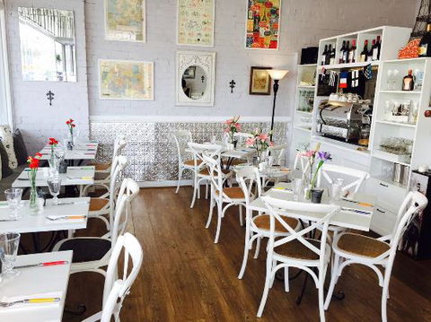 Bistro Chez Nous - Bet 4u 0