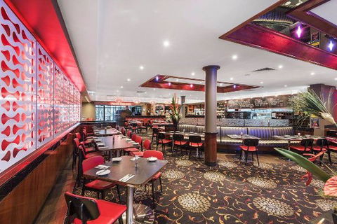 JBJ's Restaurant & Bar Taylors Lakes Hotel - Bet 4u 0