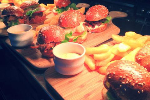 Simon's Waterfront - Click Find 0