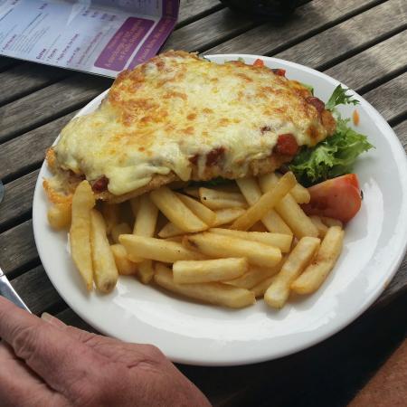 Brownz Courtyard Cafe - Click Find 0
