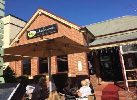 Sandros Cafe And Restaurant Bar - Click Find 0