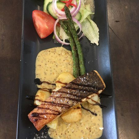 Hughies Cafe And Grill - Click Find 0