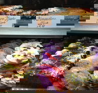 Peddling Pastry - Bet 4u