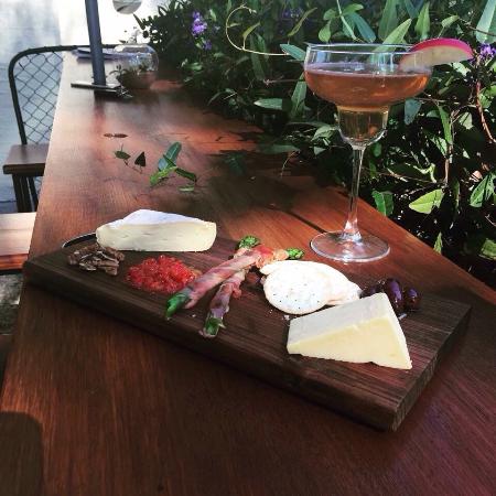 One Wild Apple - Bet 4u 0