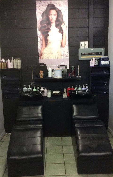 JD’s Hair Affair - Click Find 0