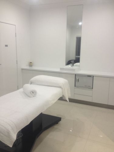 Alli’s Beauty - Click Find 1