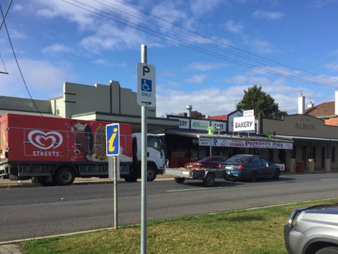 Pyrenees Pies - Click Find 0