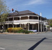 Seven Creeks Hotel - Click Find